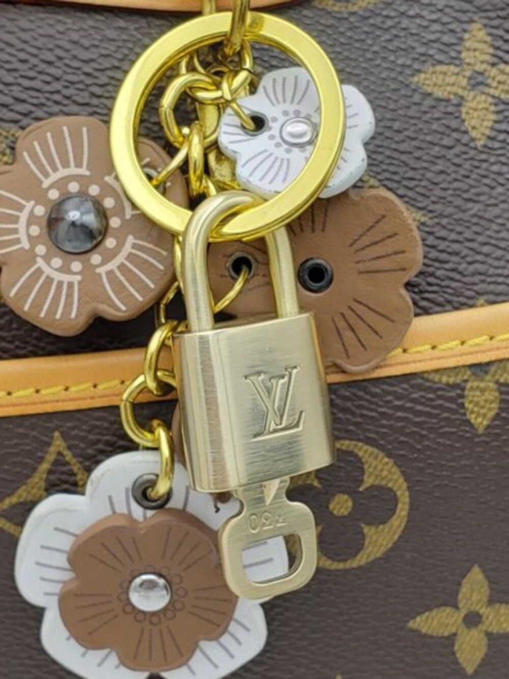 Louis Vuitton Gold Padlock Key 🔒 Authentic LV Charm + Unbranded Flower Keychain - Picture 3 of 9